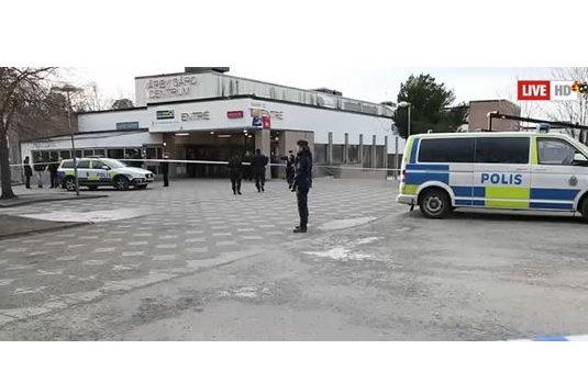У передмісті Стокгольма біля станції метро стався вибух