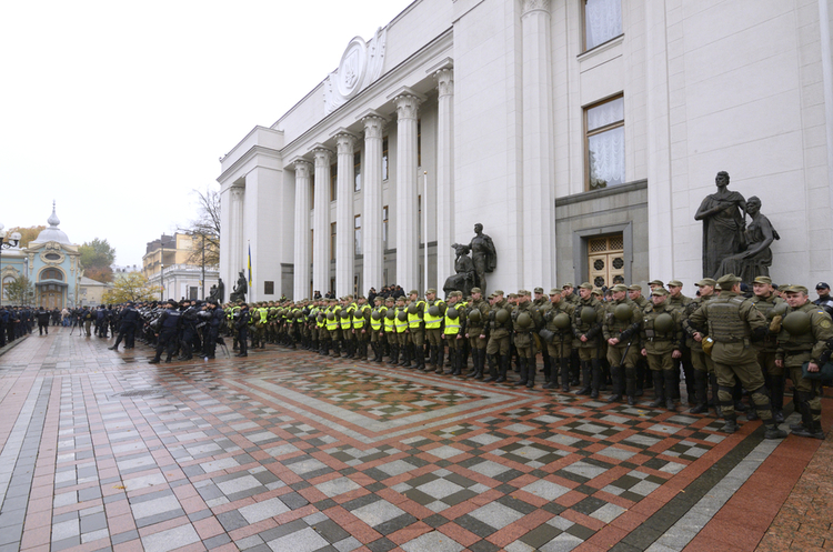 Урядовий квартал взяли під посилену охорону Урядовий квартал взяли під посилену охорону