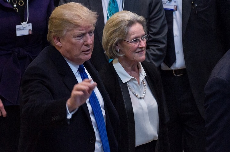 Трамп підняв питання щодо участі США в Північноамериканському торговому партнерстві NAFTA Трамп підняв питання щодо участі США в Північноамериканському торговому партнерстві NAFTA
