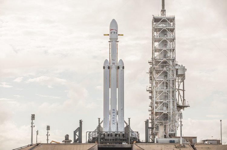 Маск оголосив дату запуску ракети Falcon Heavy
