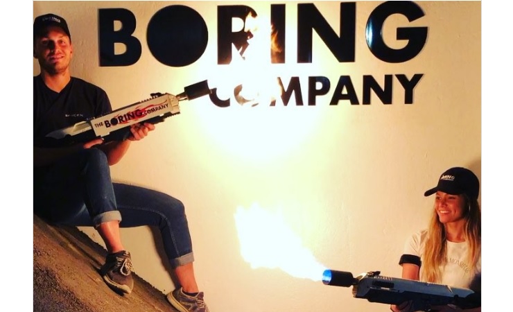 Маск запропонував перейменувати вогнемети виробництва The Boring Company на «не вогнемети» Маск запропонував перейменувати вогнемети виробництва The Boring Company на «не вогнемети»