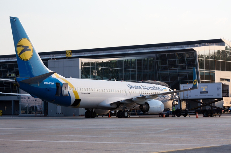 Літак МАУ здійснив аварійну посадку в Тбілісі Літак МАУ здійснив аварійну посадку в Тбілісі