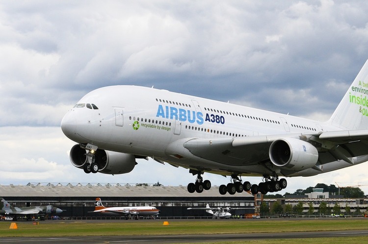 Через проблеми з двигунами падає вартість акції Airbus Через проблеми з двигунами падає вартість акції Airbus
