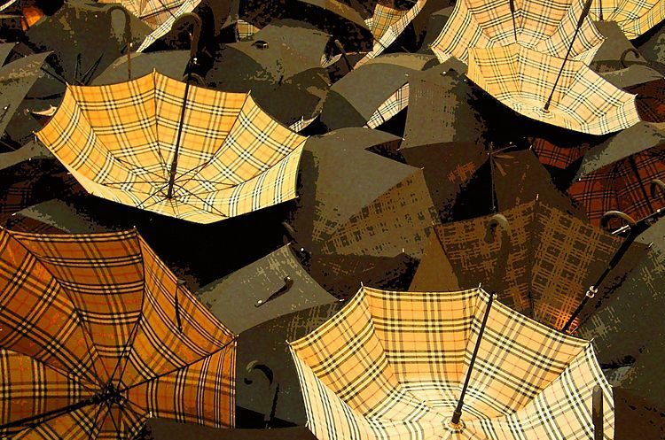 Burberry співпрацюватиме з онлайн-платформою, щоб продавати свої товари в 150 країн світу Burberry співпрацюватиме з онлайн-платформою, щоб продавати свої товари в 150 країн світу