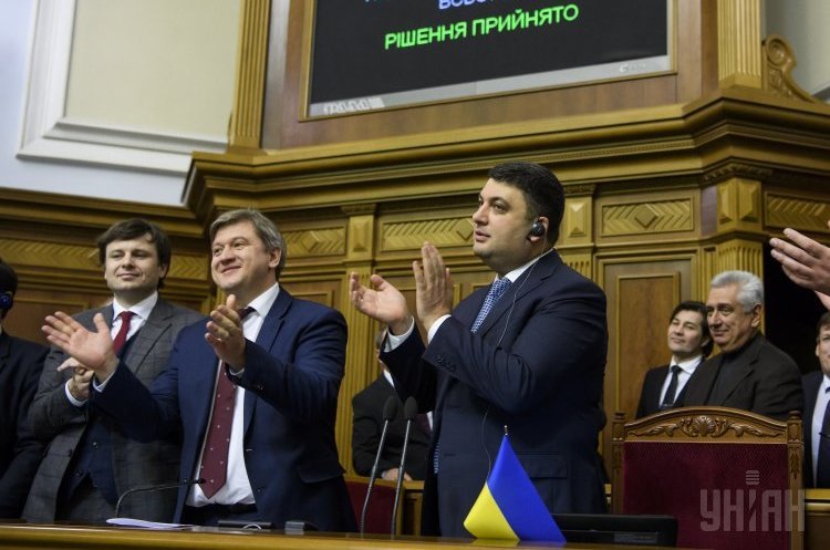 Прем'єр-міністр Володимир Гройсман, міністр фінансів Олександр Данилюк, заступник міністра фінансів Сергій Марченко (справа наліво) на засіданні Верховної Ради України Розбір польоту фантазії: що ховається у законопроектах «Весни реформ»