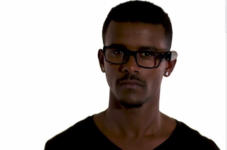 OrCam розробив «розумні окуляри» для сліпих, які начитують інформацію просто у вухо