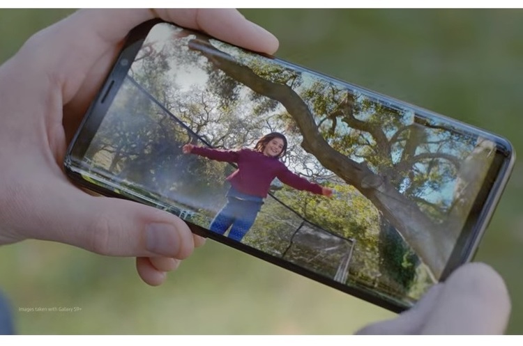 скрін-шот Youtube Samsung представила новий флагман Galaxy S9 /S9+ (ВІДЕО)
