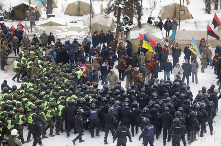 Під час сутичок під Верховною Радою поранено 2 правоохоронця Під час сутичок під Верховною Радою поранено 2 правоохоронця