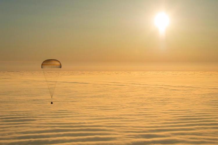 На Землю повернувся американсько-російський екіпаж МКС На Землю повернувся американсько-російський екіпаж МКС