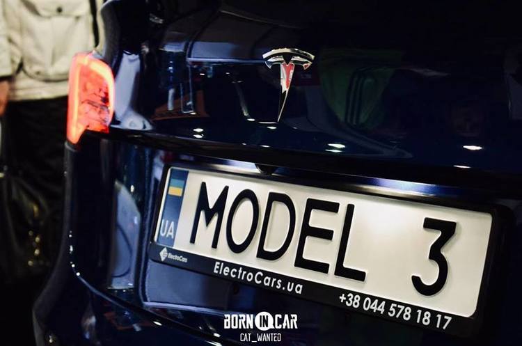фото Facebook Plug-In Ukraine На виставці Plug-In Ukraine показали першу в Україні Tesla Model 3