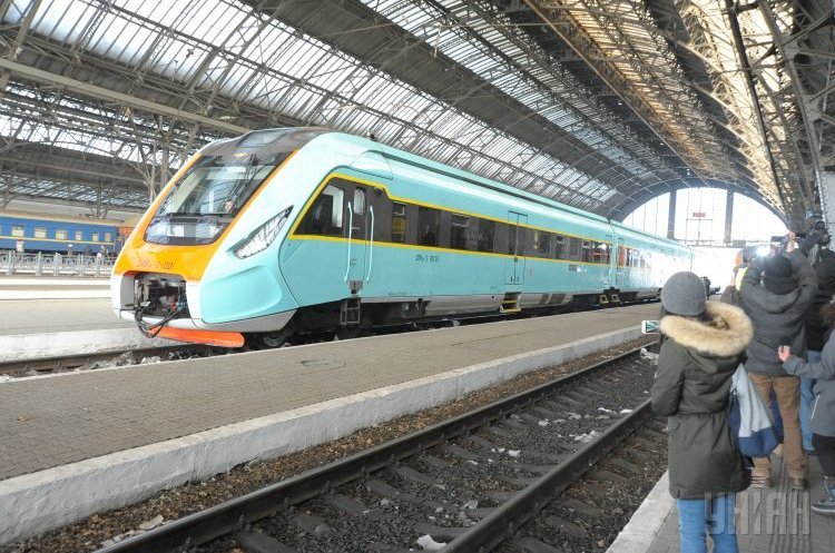 Уряд затвердив введення митного контролю у поїздах Інтерсіті Уряд затвердив введення митного контролю у поїздах Інтерсіті