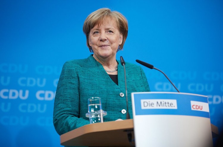 Фото: Laurence Chaperon, Facebook Angela Merkel Анґелі Меркель доведеться шукати нового міністра закордонних справ