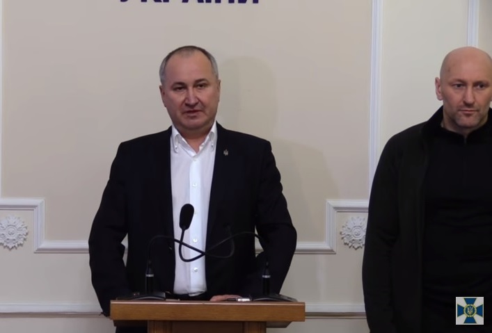 СБУ оприлюднила відео, як бойовики вантажать зброю в машину Рубана СБУ оприлюднила відео, як бойовики вантажать зброю в машину Рубана