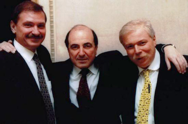Микола Глушков, Борис Березовський та Бадрi Патаркацмшвiлi, 1995 рiк Друга олігарха Бориса Березовського знайдено мертвим у Лондоні