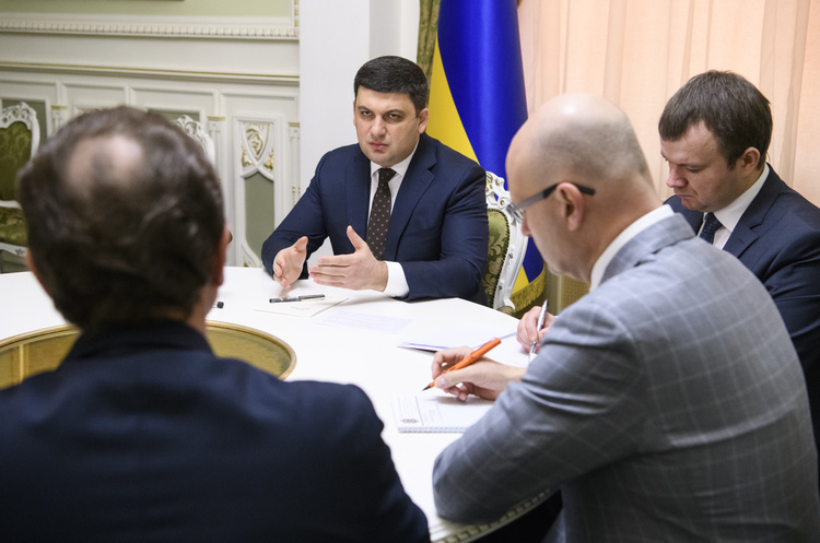 Гройсман доручив перевірити випадки обшуків бізнесу щодо фактів тиску правоохоронців Гройсман доручив перевірити випадки обшуків бізнесу щодо фактів тиску правоохоронців