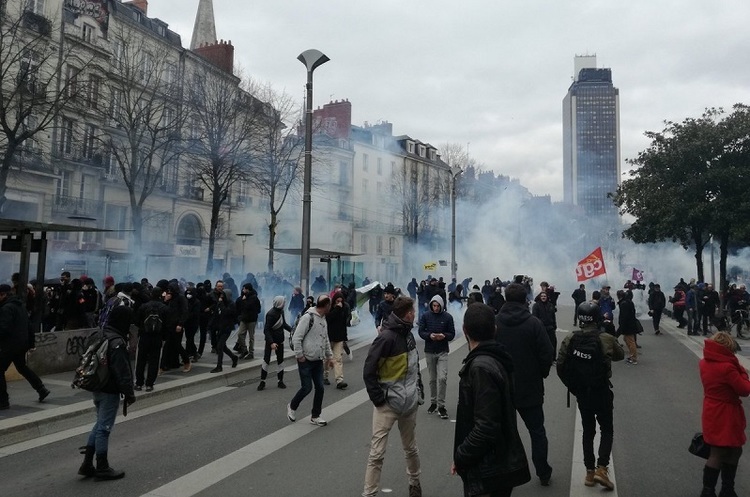 фото Twitter @freddie1999 «Чорний четвер»: у Франції – масові страйки проти реформ Макрона