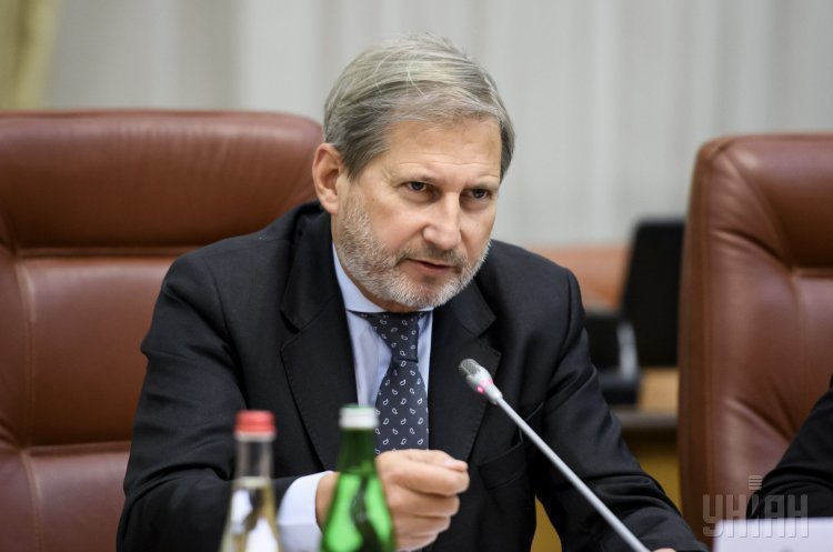 Європейський комісар з Європейської політики сусідства та переговорів про розширення Йоганнес Ган Єврокомісар жорстко розкритикував українську владу