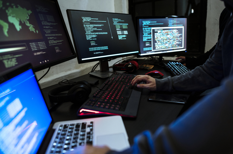 фото Shutterstock Новий вірус AVCrypt спочатку знищує антивірусні програми, а потім файли