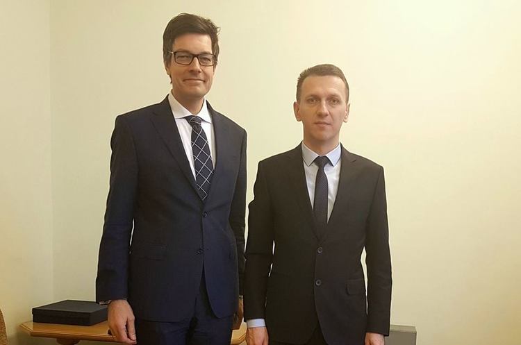 Директор ДБР Роман Труба (праворуч) та постійний заступник Посла Німеччини в Україні Вольфґанґ Бінлзайлєм На утримання Державного бюро розслідування вже витратили понад 1,5 млн грн