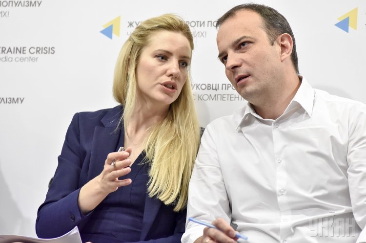 Народні депутати Світлана Заліщук та Єгор Соболєв під час прес-конференції «Внесення альтернативного законопроекту по звітуванню та е-декларуванню для громадських активістів» у Києві, 21 липня 2017 року Помста декларантів: чому Рада не пішла назустріч антикорупціонерам