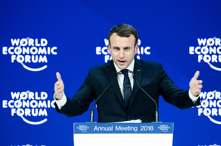 Еммануель Макрон Нова хвиля протестів у Франції: проти реформ Макрона виступили медики та студенти