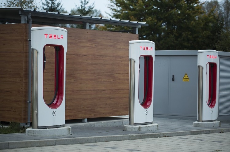 У Tesla розповіли, коли почнеться випуск нового електричного кросовера Model Y У Tesla розповіли, коли почнеться випуск нового електричного кросовера Model Y