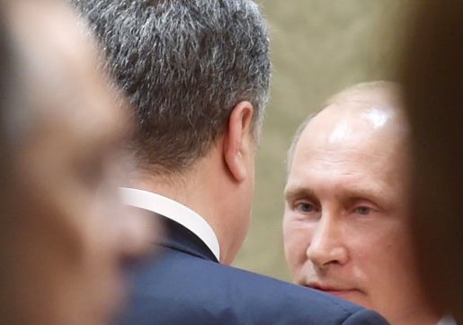 Президент України Петро Порошенко та президент Російської Федерації Володимир Путін Порошенко анонсував посилення санкцій проти РФ