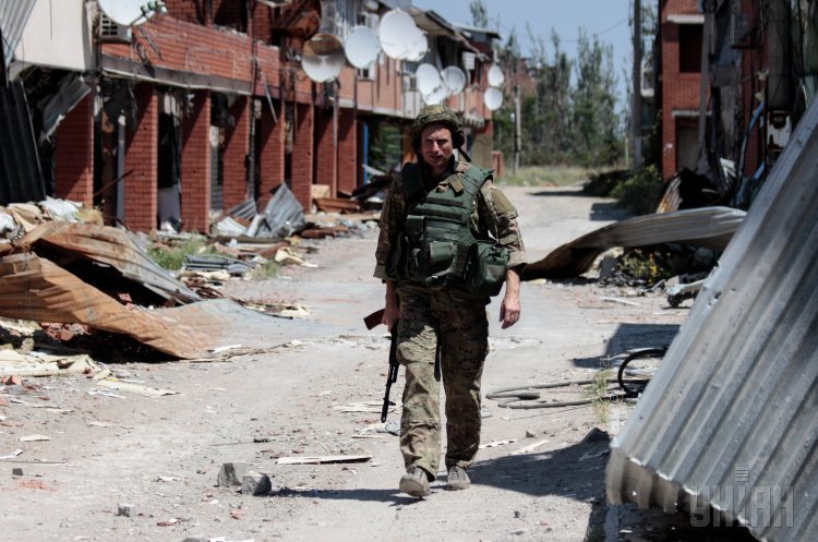 Смертоносні «квіти» війни: скільки коштуватиме розмінування Донбасу