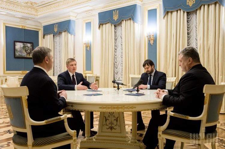 Президент України Петро Порошенко під час зустрічі з командою НАК "Нафтогаз України" в Києві, 28 лютого 2018 р. Гібридний транзит: на що готовий піти «Нафтогаз» заради збереження значущості для Європи