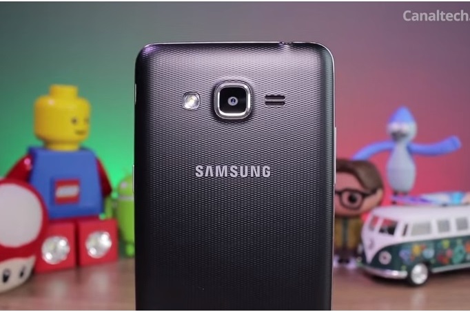 скрін-шот Youtube Якщо ваша дитина сидить в телефоні: Samsung випустила спеціальний смартфон без інтернету