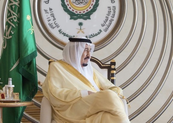 Постріли біля королівського палацу в Саудівській Аравії: повідомляється про спробу військового перевороту