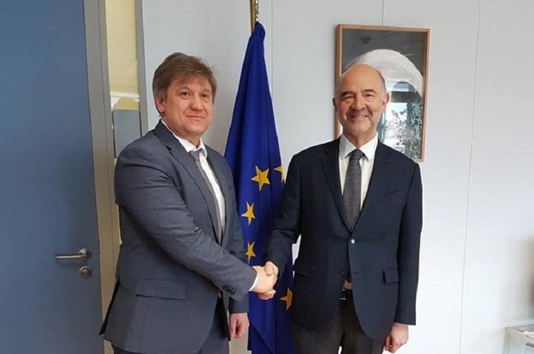 Міністр фінансів Олександр Данилюк та єврокомісар з економічних і фінансових справ, оподаткування і митного контролю П'єр Московісі Данилюк обговорив умови отримання макрофінансової допомоги ЄС