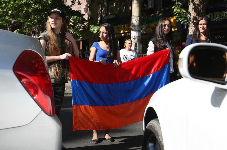 В Єревані знову неспокійно: в столиці вимагають звільнити мера