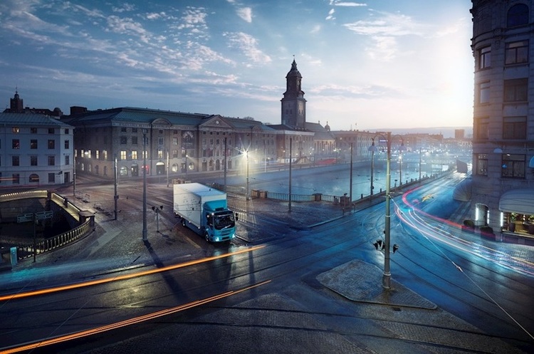 фото volvotrucks.com «Тиха, чиста, може працювати вночі»: Volvo представила електровантажівку для вивезення сміття