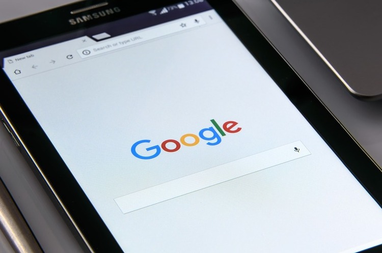 Через участь Google у військових проектах з компанії звільняються працівники Через участь Google у військових проектах з компанії звільняються працівники