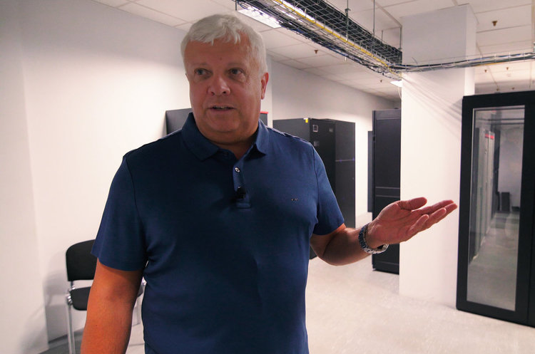 Ласкаво просимо: відеоекскурсія у надра дата-центру Ласкаво просимо: відеоекскурсія у надра дата-центру
