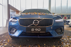 Лимитированный поневоле: в Украине восстанавливаются продажи премиального седана Volvo S90