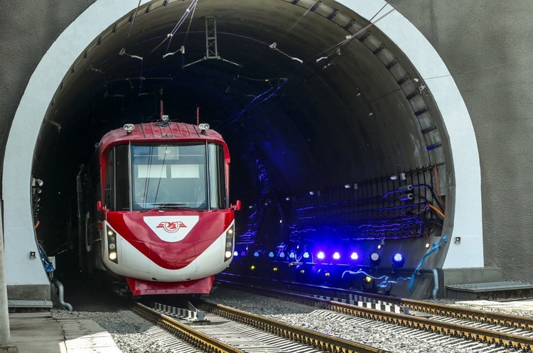 «Укрзалізниця»: рух Бескидським тунелем у Карпатах відкрито