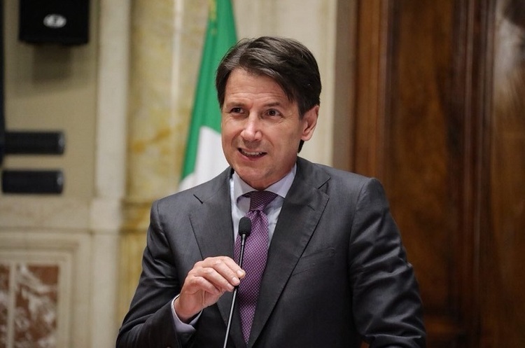 фото @GiuseppeConteIT В Італії новий уряд на чолі з Джузеппе Конте склав присягу