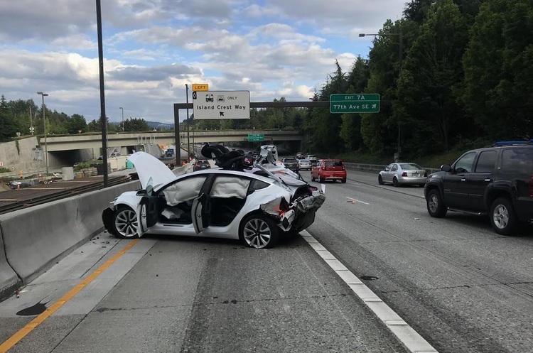 фото @Model3Owners Tesla Model 3 врятувала сім'ю в жахливій ДТП завдяки технічним характеристикам