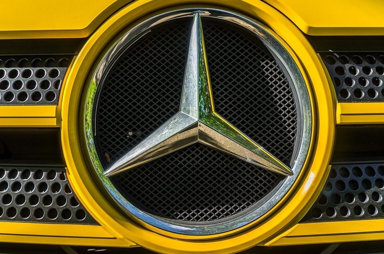Mercedes-Benz відкликає майже 1500 своїх моделей Sprinter у Росії
