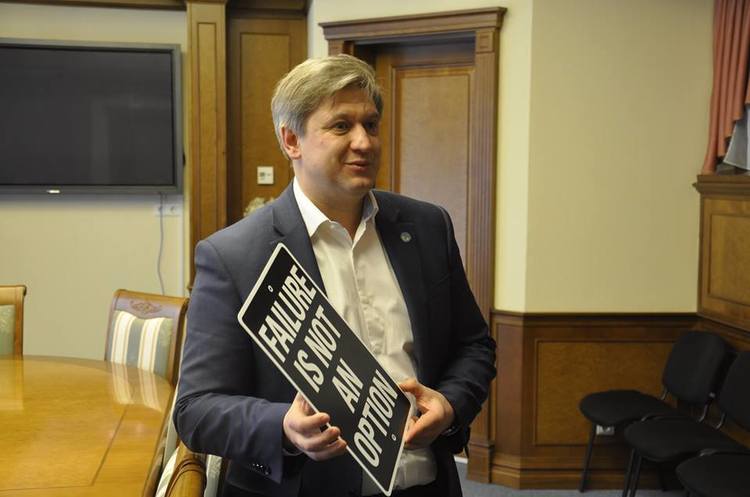 Гройсман підписав подання до ВР на звільнення Данилюка Гройсман підписав подання до ВР на звільнення Данилюка
