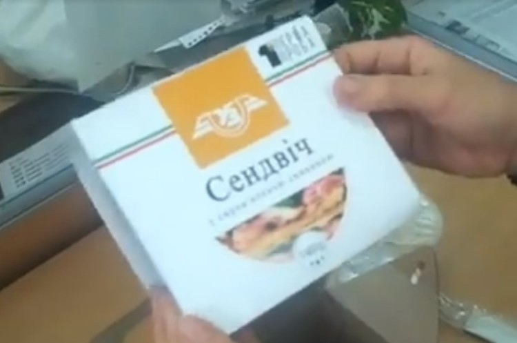 Гарячі страви і ланч-бокси: «Укрзалізниця» представила свій сервіс харчування в поїздах (ВІДЕО) Гарячі страви і ланч-бокси: «Укрзалізниця» представила свій сервіс харчування в поїздах (ВІДЕО)