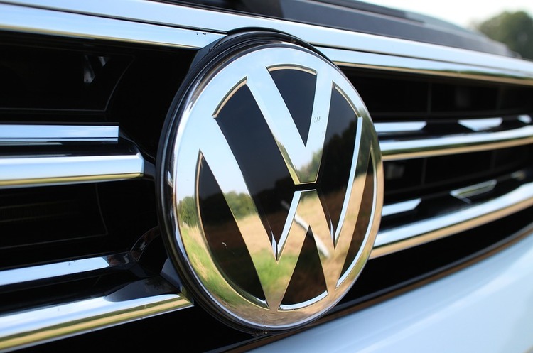 Німецькі прокурори зобов’язали Volkswagen виплатити 1 млрд євро штрафу Німецькі прокурори зобов’язали Volkswagen виплатити 1 млрд євро штрафу