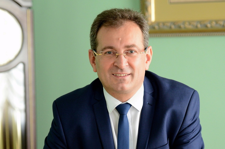 Богдан Струтинський Богдан Струтинський: «Телебачення створило політичне шоу, тому в нас немає мистецьких кумирів»