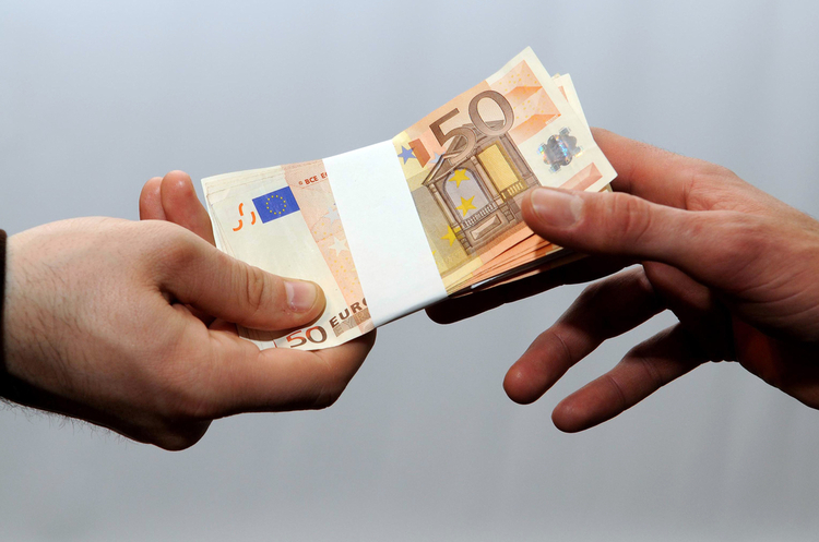 ЄС затвердив 1 млрд євро допомоги для України ЄС затвердив 1 млрд євро допомоги для України