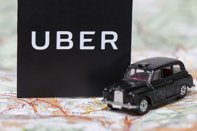 Uber повертається на вулиці Лондона Uber повертається на вулиці Лондона