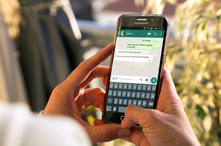 фото Shutterstock Користувачі Samsung скаржаться на те, що смартфони розсилають їх фото третім особам