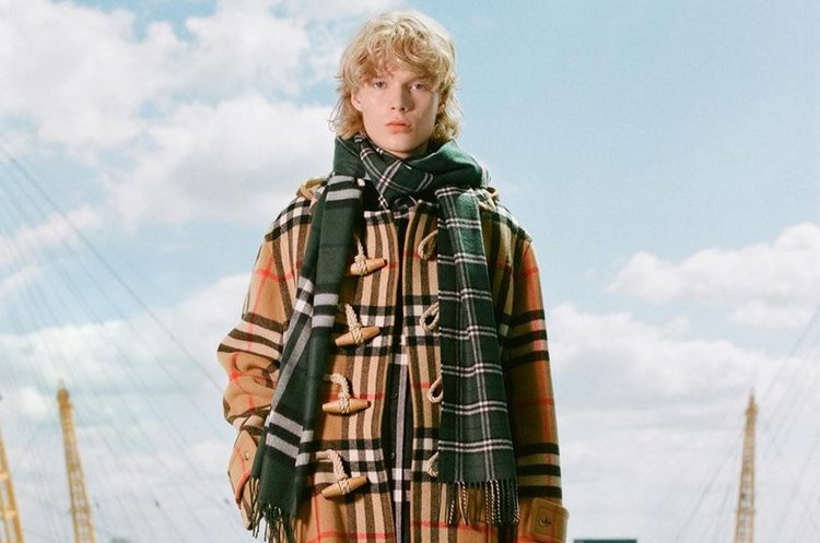 Burberry спалила непроданого одягу на понад $36 млн у 2017-му Burberry спалила непроданого одягу на понад $36 млн у 2017-му