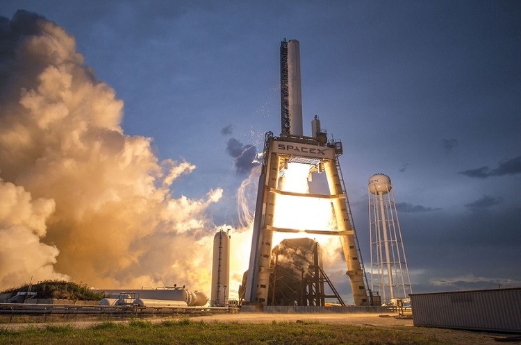 фото SpaceX SpaceX успішно запустила на орбіту Falcon 9 з 10-ма супутниками
